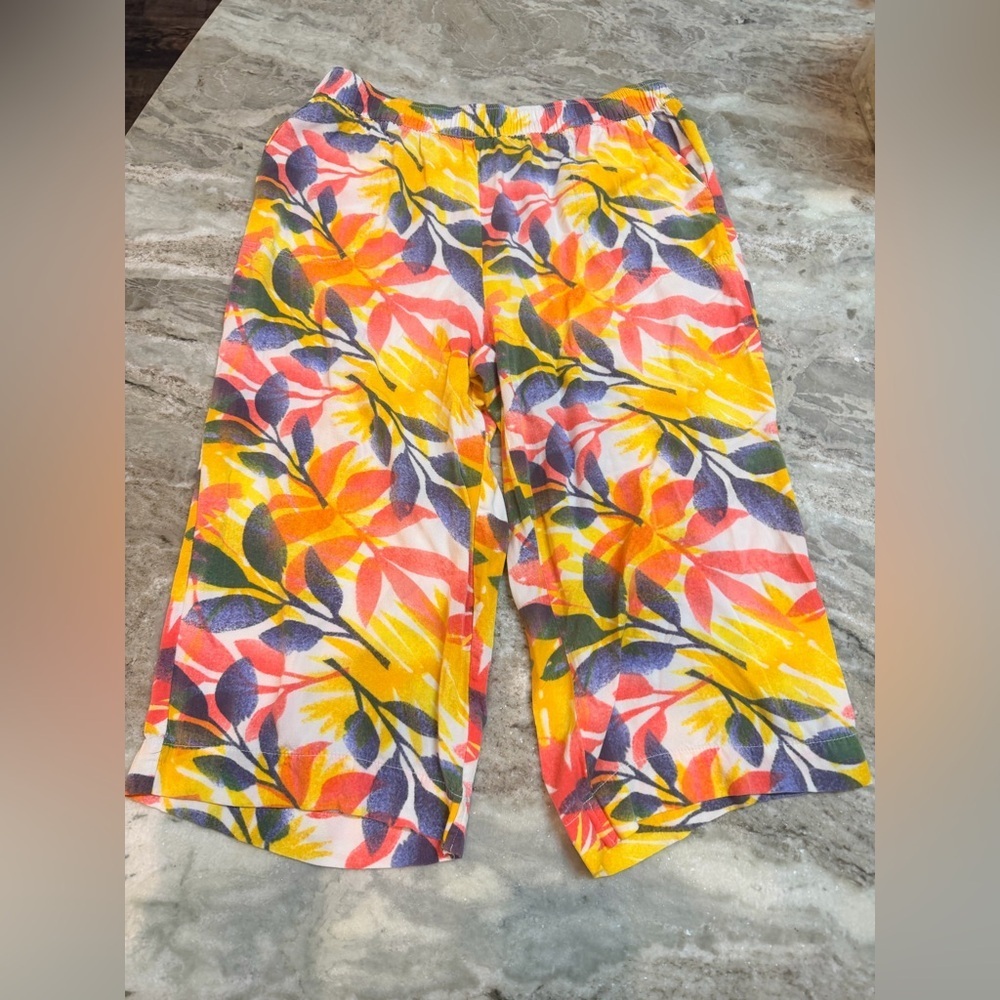 Caribbean Joe Tropical Floral Rayon Capris Pants Women Size 10 Beach Vacation
